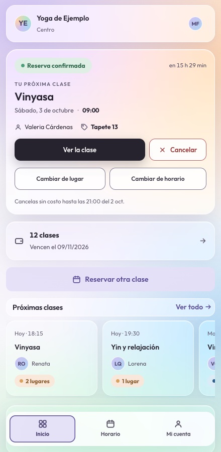 La cuenta de un cliente en el celular: su próxima clase de vinyasa con su lugar apartado, con botones para verla, cancelarla o cambiarla de lugar u horario.