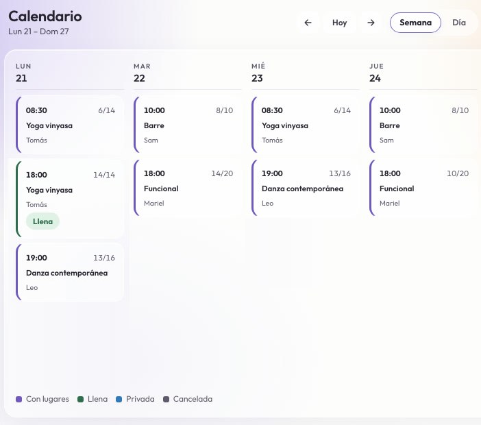 El calendario del panel con la semana de un estudio de muestra: yoga vinyasa, barre, danza contemporánea y funcional, cada clase con sus lugares ocupados.